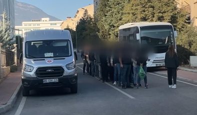 Denizli’de yaşlı kadını yaklaşık 33 milyon lira dolandırdılar