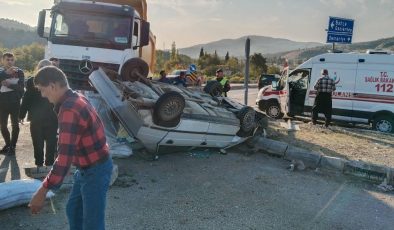 Osmaniye’de otomobil ile kamyonet çarpıştı: 3 yaralı
