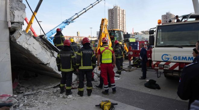 Sırbistan’da tren istasyonunun girişindeki çatı çöktü: 14 ölü