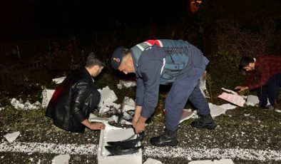 Tırdan düşen kasalar karayolunu balık haline çevirdi
