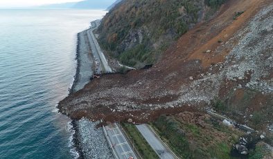 Artvin’deki heyelanın moloz çığı şeklinde gerçekleşmiş