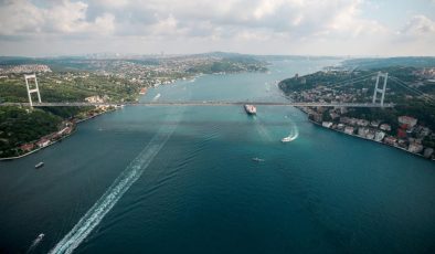 İstanbul Boğazı’nda gemi trafiği askıya alındı