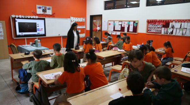 6 öğretmen ve 250 öğrencisini kaybeden okulda hüzünlü Öğretmenler Günü