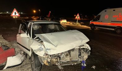Uşak’ta iki otomobilin çarpıştığı kazada 10 kişi yaralandı